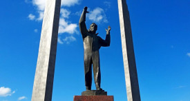 памятник Гагарину Оренбург